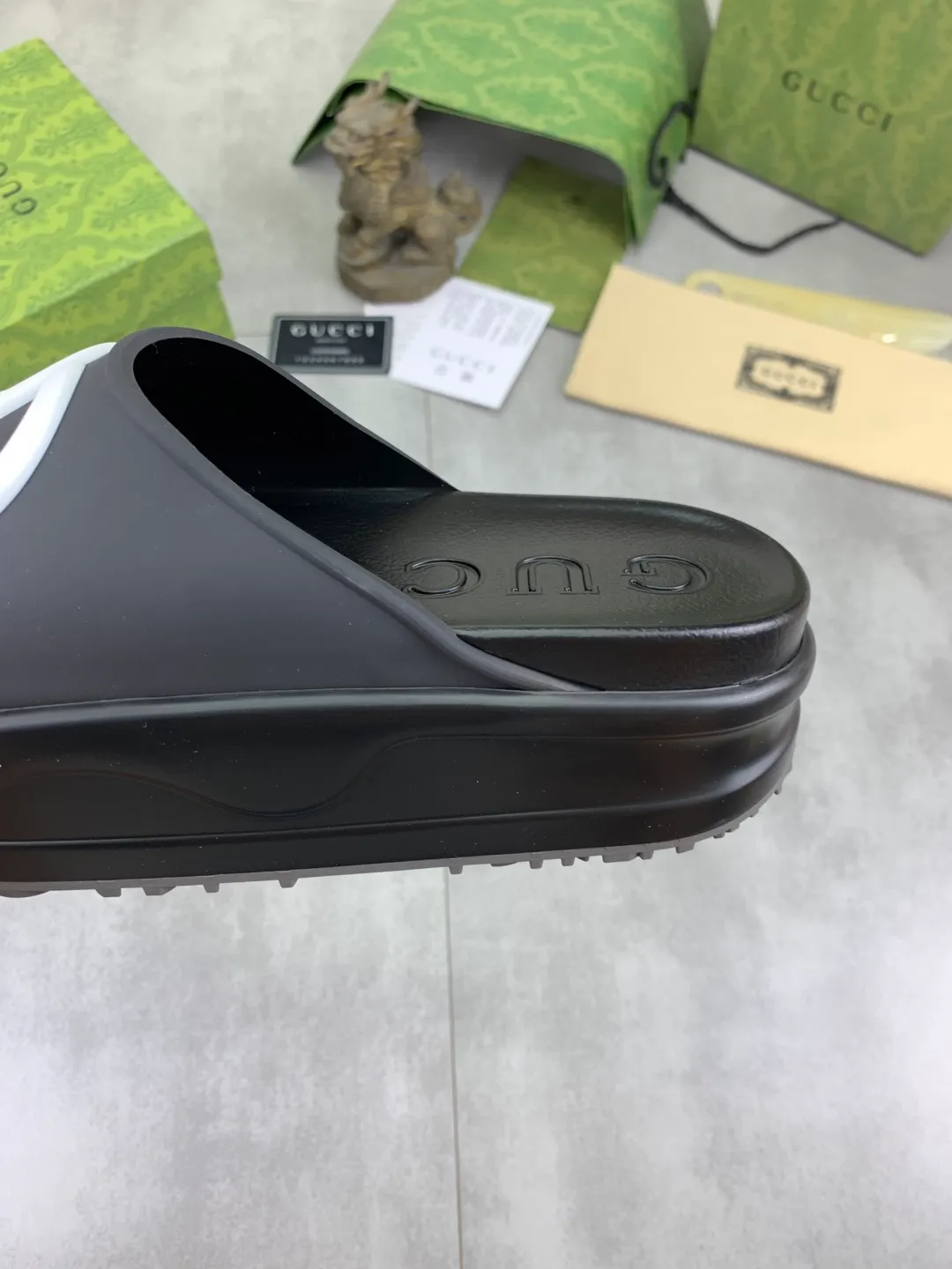 Men's Men's Shoes 💰P300💰[New Style] High Version 🎁🎁🎁 GUCCI New Year of the Snake casual slippers, original official website, perfect workmanship, transmitting a kind of noble luxury, sublimating its definition of luxury in Gucci's high-end extraordinary craftsmanship. Original Gucci double G combination outsole, code number: 35-46, complete package